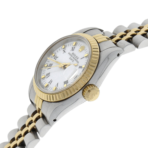 Reloj Rolex para dama modelo Oyster Perpetual Date vistas en oro amarillo 18 kilates.