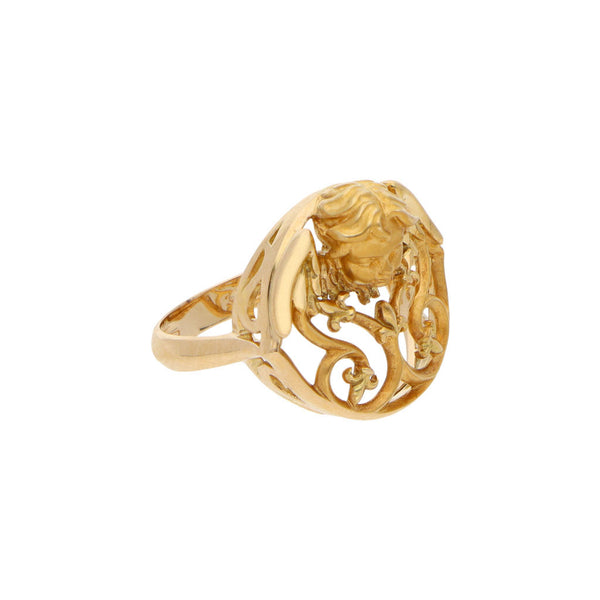 Anillo calado motivo querubín en oro amarillo 18 kilates.