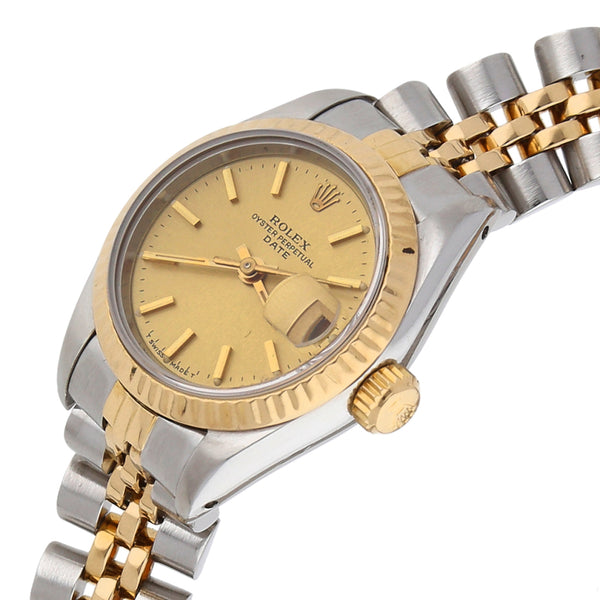 Reloj Rolex para dama modelo Oyster Perpetual Date vistas en oro amarillo 18 kilates.