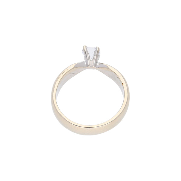 Anillo solitario con circonia en oro blanco 14 kilates.