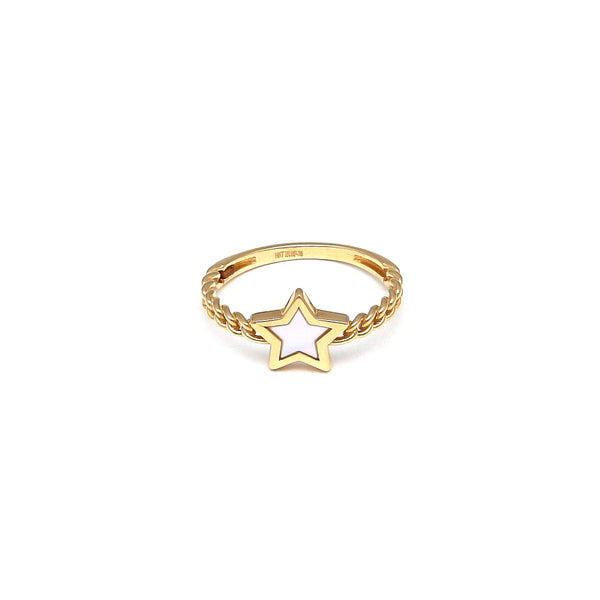 Anillo calado motivo estrella con madre perla en oro amarillo 14 kilates.