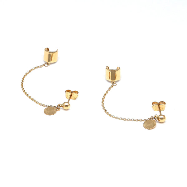 Aretes dobles con cadena diseño especial en oro amarillo 14 kilates.