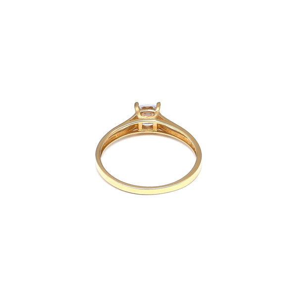 Anillo solitario con circonia en oro amarillo 14 kilates.