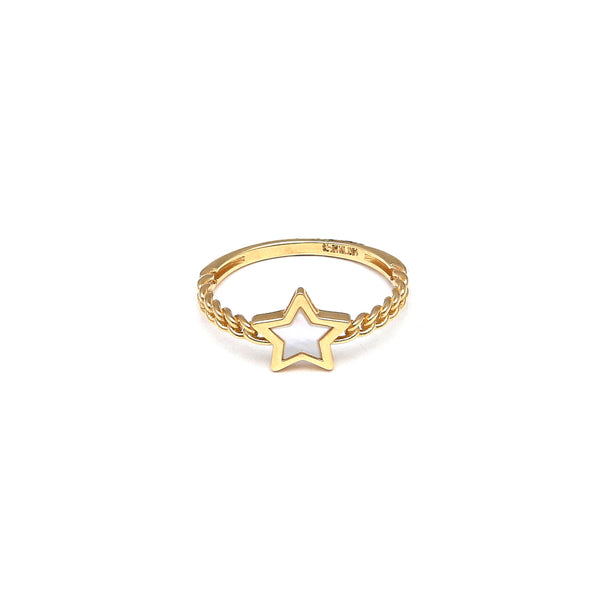 Anillo calado motivo estrella con madre perla en oro amarillo 14 kilates.