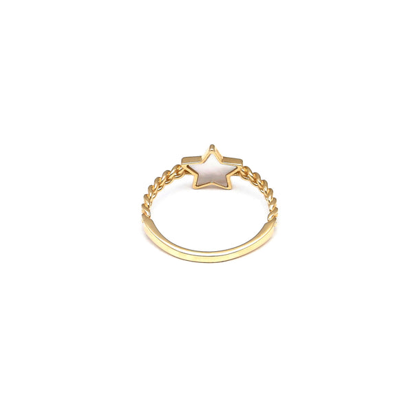 Anillo calado motivo estrella con madre perla en oro amarillo 14 kilates.