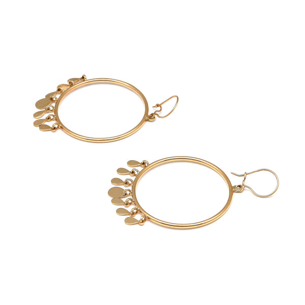 Aretes lisos con colgantes en oro amarillo 14 kilates.