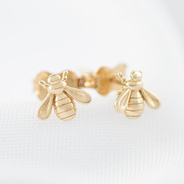 Broqueles diseño especial motivo abeja en oro amarillo 14 kilates.