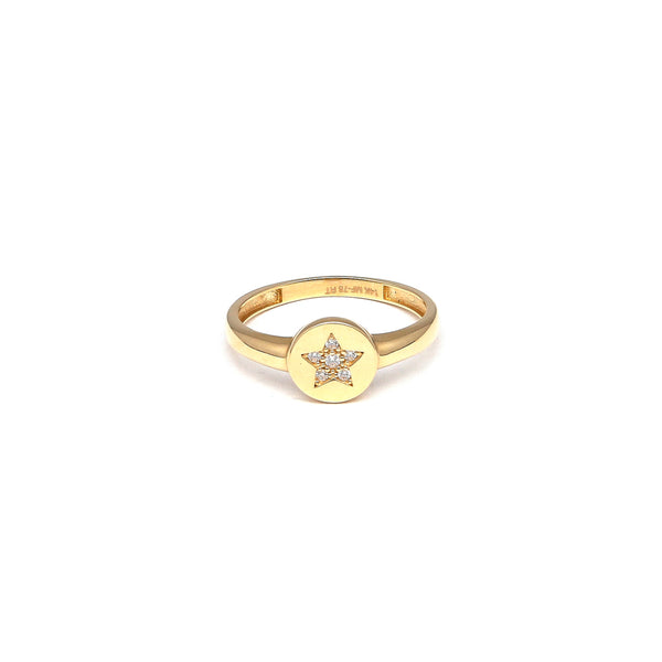 Anillo diseño especial motivo estrella con circonias en oro amarillo 14 kilates.