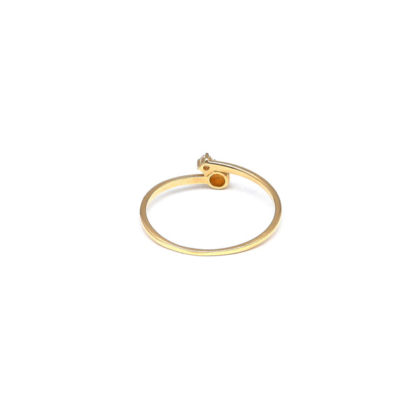 Anillo diseño especial con circonia en oro amarillo 14 kilates.