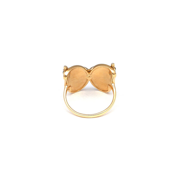 Anillo liso motivo mariposa con circonias y esmalte en oro amarillo 14 kilates.