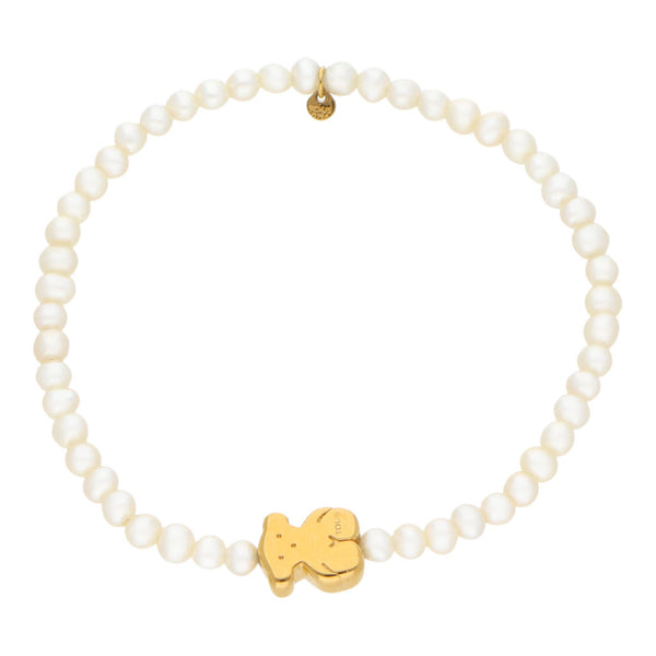 Pulsera de perlas con aplicación motivo oso firma Tous en oro amarillo 18 kilates.