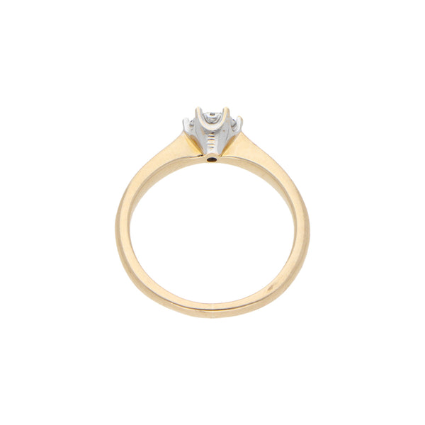 Anillo diseño especial con diamantes en oro dos tonos 14 kilates.