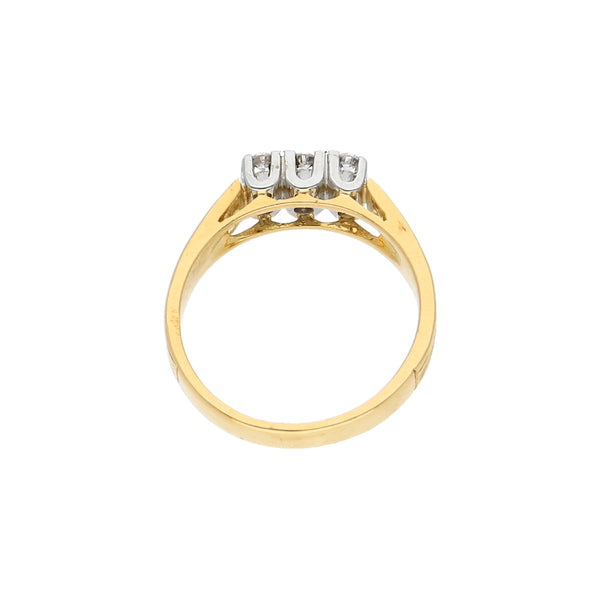 Anillo diseño especial con diamantes en oro amarillo 18 kilates.