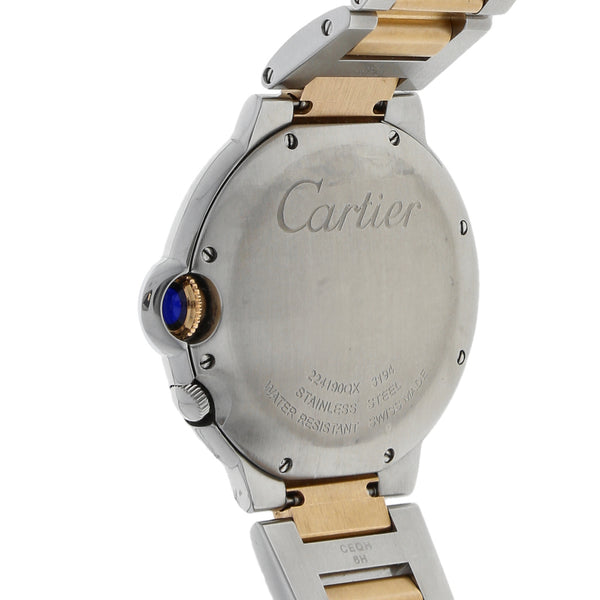 Reloj Cartier para caballero modelo Ballon Bleu vistas en oro rosa 18 kilates.