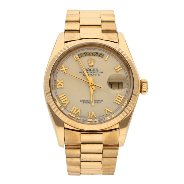 Reloj Rolex para caballero modelo Oyster Perpetual Day-Date en oro amarillo 18 kilates.