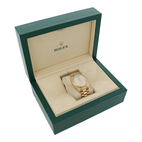 Reloj Rolex para caballero modelo Oyster Perpetual Day-Date en oro amarillo 18 kilates.