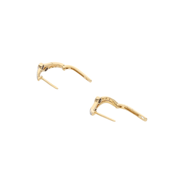 Aretes estilizados con diamante en oro amarillo 14 kilates.