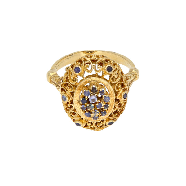 Anillo calado con sintéticos en oro amarillo 18 kilates.